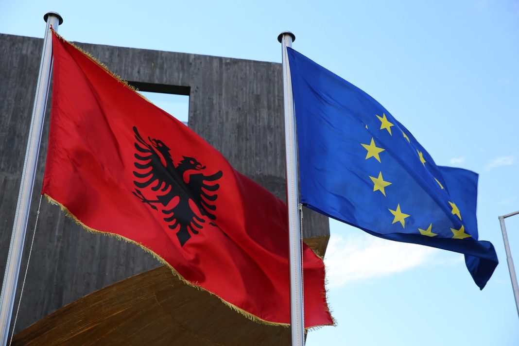 flags-2784506_1280